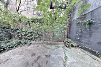 127 E 7th St in New York, NY - Building Photo - Building Photo