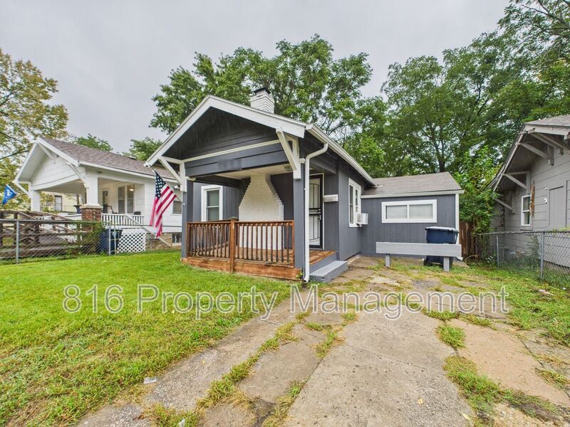 7403 Montgall Ave in Kansas City, MO - Building Photo