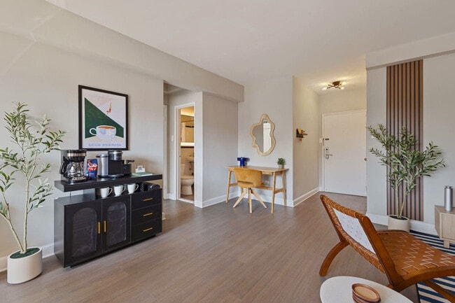 1500 Arlington Blvd in Arlington, VA - Foto de edificio - Building Photo