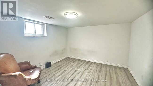 1018 Kennedy Rd in Toronto, ON - Building Photo - Building Photo