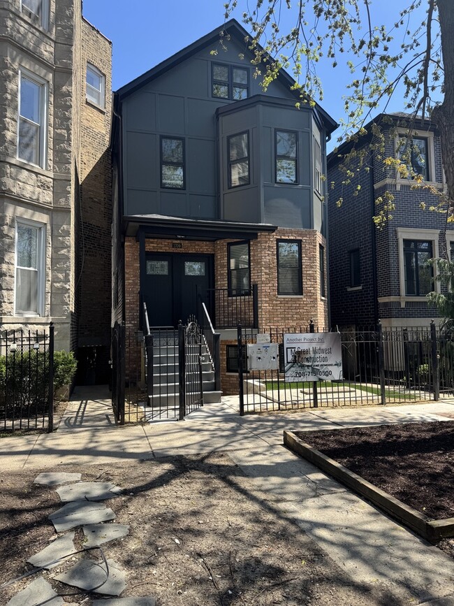 property at 1709 N Maplewood Ave