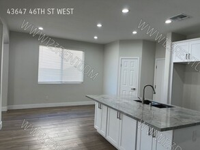 43647 46th St W in Lancaster, CA - Building Photo - Building Photo