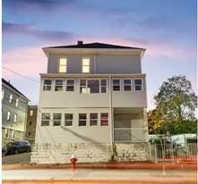 917 County St, Unit 2 in New Bedford, MA - Building Photo