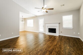 10784 Knotty Pine Pl in Hampton, GA - Foto de edificio - Building Photo