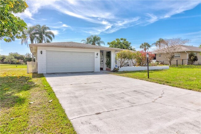 37 Oakland Hills Pl in Rotonda West, FL - Foto de edificio - Building Photo