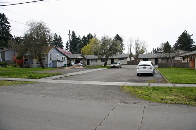 9345 SW 80th Ave in Tigard, OR - Building Photo - Building Photo