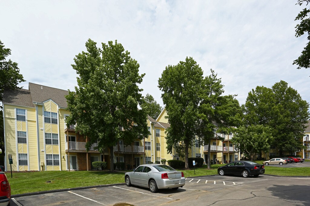 Country Club Place Apartments in St. Charles, MO