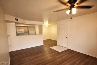 555 E Silverado Ranch Blvd in Las Vegas, NV - Building Photo - Building Photo