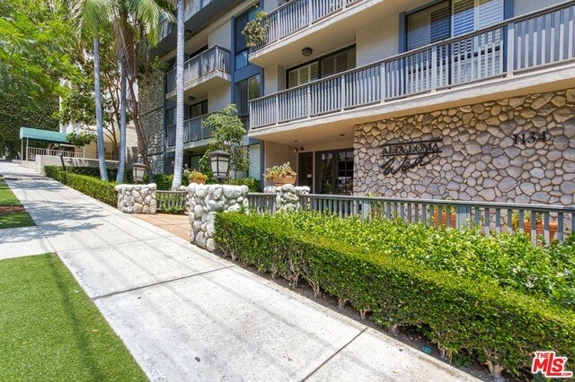 1134 Alta Loma Rd-Unit -214 in West Hollywood, CA - Building Photo - Building Photo
