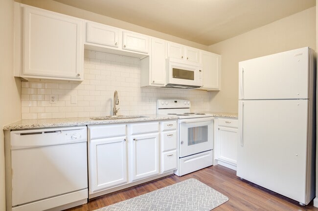 104 W Reno Rd, Unit 106 W Reno in Azle, TX - Building Photo - Building Photo