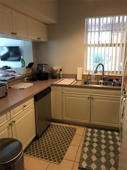 6758 W Sample Rd in Coral Springs, FL - Building Photo