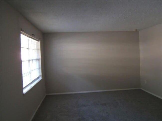 4701 Flat Shoals Rd in Union City, GA - Foto de edificio - Building Photo