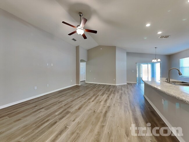 8070 Diamond Creek Ln in Lakeland, FL - Foto de edificio - Building Photo