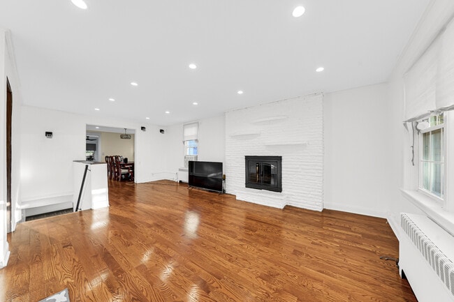 8709 Callie Ave in Morton Grove, IL - Building Photo - Building Photo