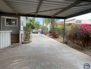 555 Sandalwood Dr in El Centro, CA - Building Photo - Building Photo