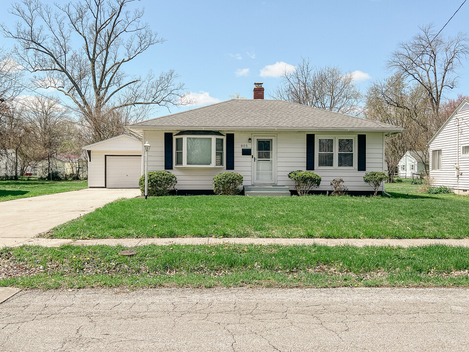 805 N Franklin St in Robinson, IL - Building Photo