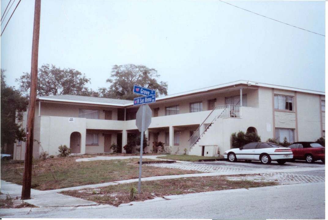 115 N San Remo Ave in Clearwater, FL - Foto de edificio