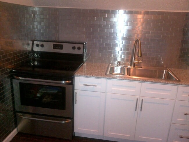 331 S Goodman St, Unit 3 in Rochester, NY - Building Photo - Building Photo