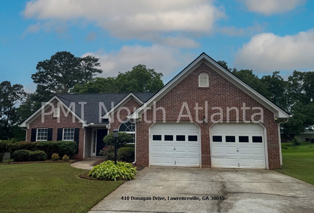 410 Dunagan Dr in Lawrenceville, GA - Foto de edificio