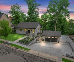 462 East St in Northville, MI - Building Photo