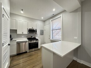 3828 N Wilton Ave, Unit J03P in Chicago, IL - Building Photo - Building Photo