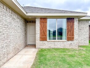 7006 11th St in Lubbock, TX - Building Photo - Building Photo