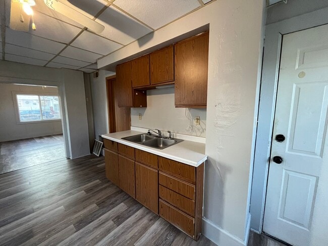 property at 915 S 4th Ave