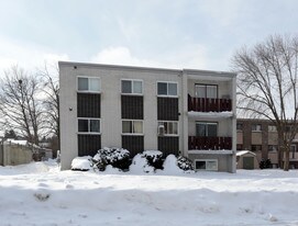 15 Brybeck Cres in Kitchener, ON - Building Photo