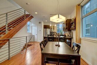 9526 8th Ave NW in Seattle, WA - Building Photo - Building Photo