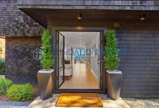 5002 Paradise Dr in Tiburon, CA - Building Photo - Building Photo