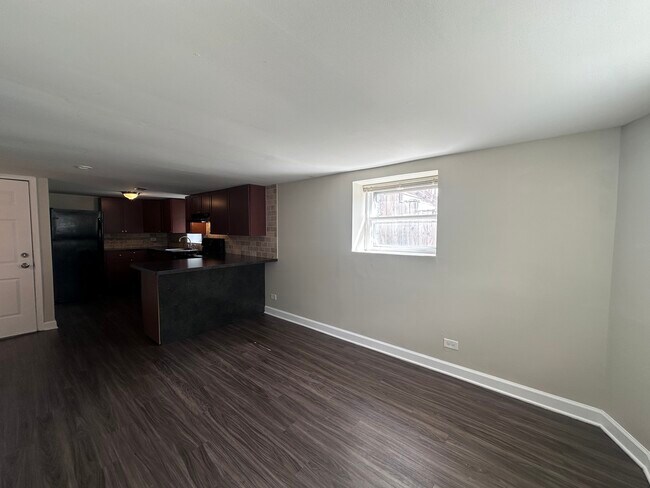 3301 N Ozanam Ave in Chicago, IL - Building Photo - Building Photo