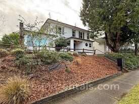 119 20th Ave SE in Olympia, WA - Building Photo