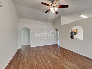 30303 Pongo Way in Wesley Chapel, FL - Foto de edificio - Building Photo