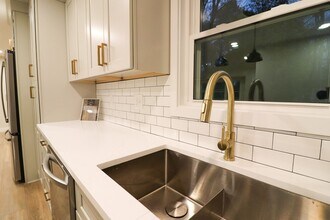 201 Elmwood Cir in Cheshire, CT - Building Photo - Building Photo