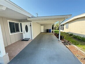 1006 Beach Blvd in Sun City Center, FL - Building Photo - Building Photo