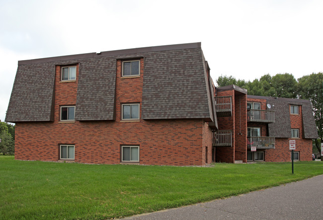 Southview Terrace Apartments in Hutchinson, MN - Building Photo - Building Photo