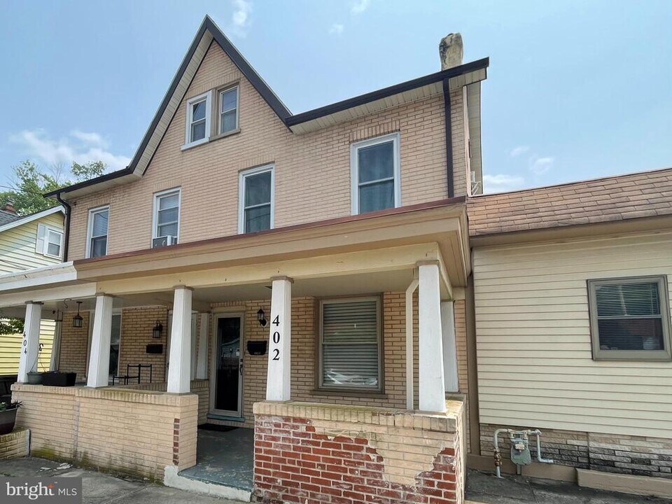402 Jefferson Ave in Downingtown, PA - Building Photo