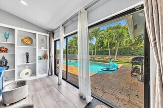 7491 NW 42nd Ct in Lauderhill, FL - Foto de edificio - Building Photo