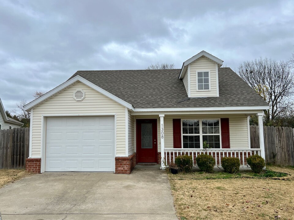 1308 S C Ct in Rogers, AR - Building Photo