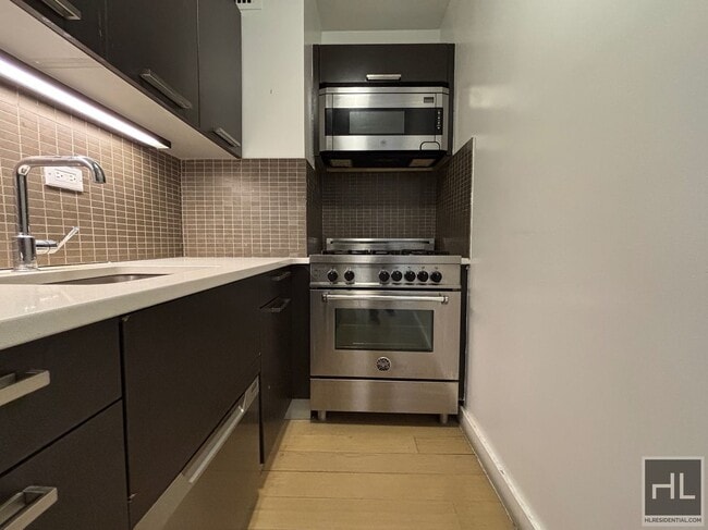 East 39th Street, Unit 21A in New York, NY - Foto de edificio - Building Photo