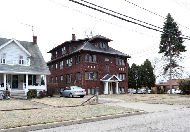 2409 4th St in Cuyahoga Falls, OH - Building Photo - Building Photo