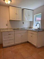 1030 NW 106th St in Miami, FL - Building Photo