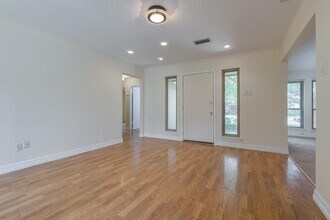 2000 Geneva Dr in Richardson, TX - Building Photo - Building Photo