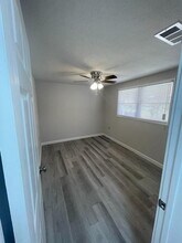 107 S Harrison St in West, TX - Building Photo - Building Photo