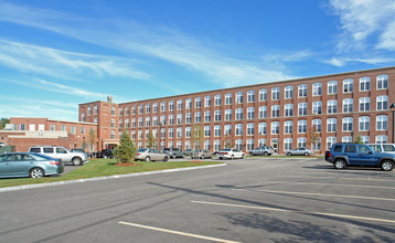 Silver Mill Apartments in Manchester, NH - Foto de edificio - Building Photo