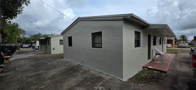 848 NW 10th St in Florida City, FL - Building Photo - Building Photo