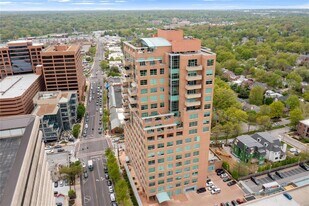 8025 Maryland Ave in Clayton, MO - Building Photo