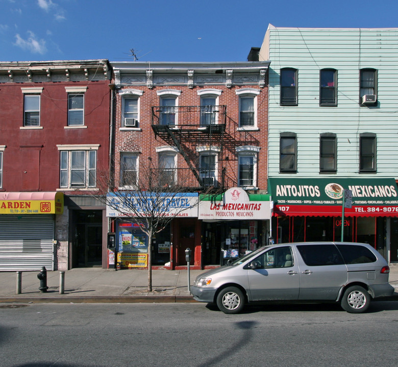 105 Graham Ave in Brooklyn, NY - Building Photo