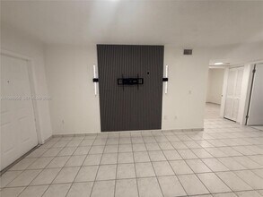 3262 W 70th St in Hialeah, FL - Building Photo - Building Photo