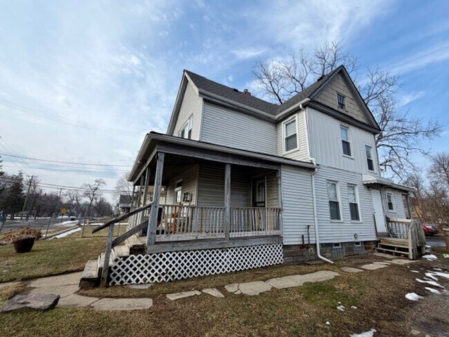97 Fairgrove St in Pontiac, MI - Building Photo - Building Photo